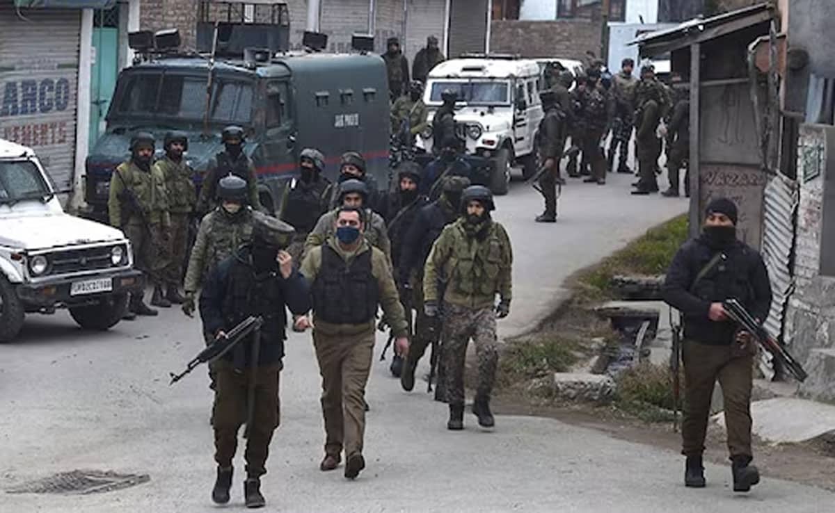 Encounter in Kishtwar, Jammu-Kashmir, four Jaish-e-Mohammed terrorists surrounded