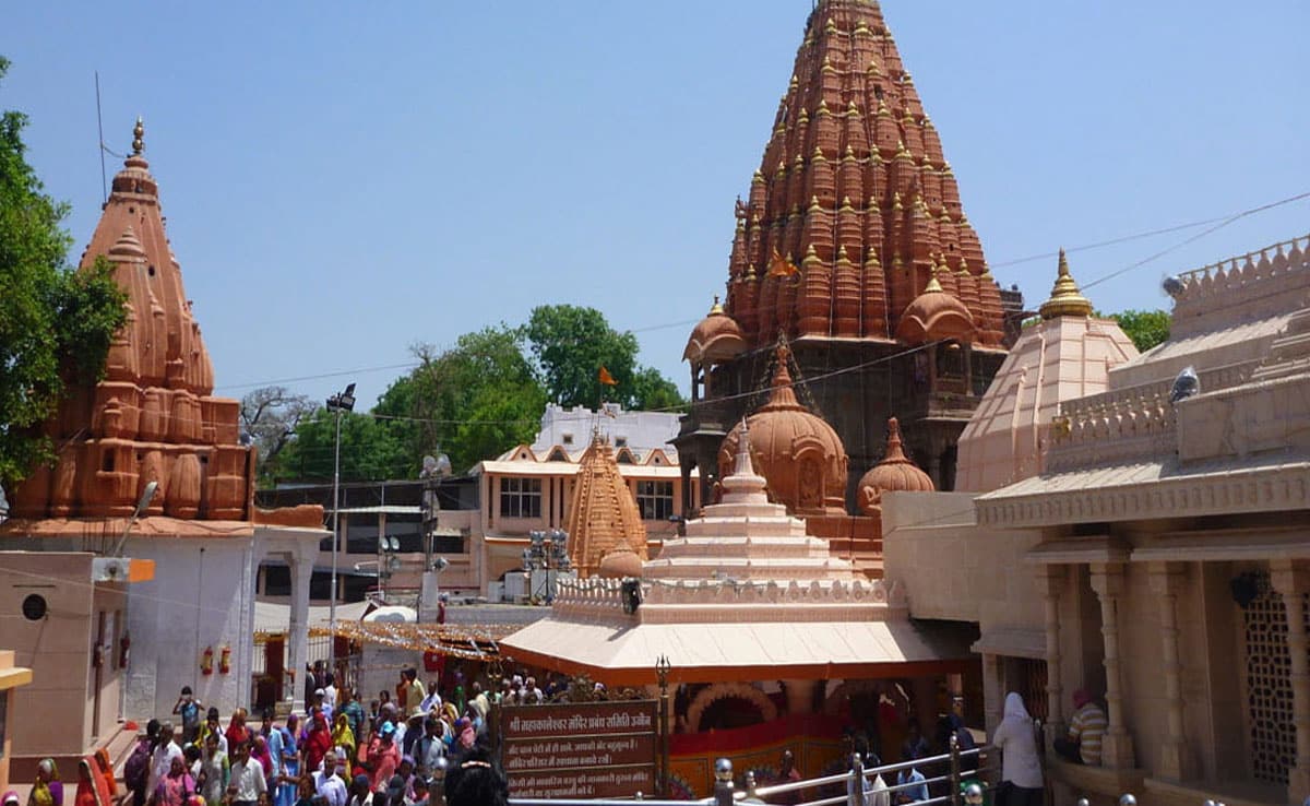 A huge fire broke out in Ujjain's Mahakaleshwar temple complex