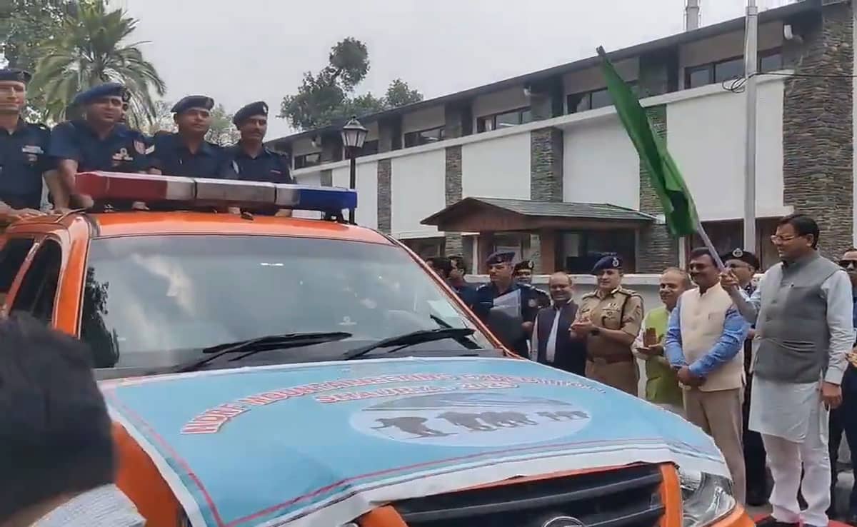 CM Dhami flagged off NDRF's mountaineering expedition 'Shaurya'